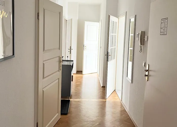 Moderne 3Zimmer Wohnung Mit Netflix Und Balkon